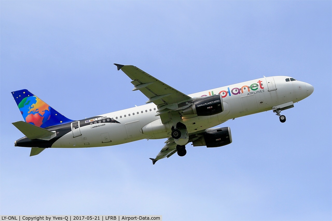 LY-ONL, 2010 Airbus A320-214 C/N 4489, Airbus A320-214, Take off rwy 207R, Brest-Bretagne airport (LFRB-BES)