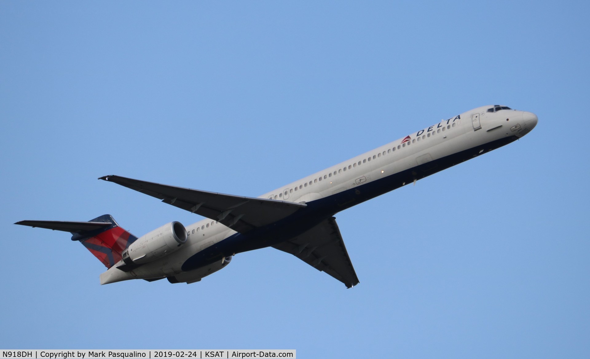 N918DH, 1997 McDonnell Douglas MD-90-30 C/N 53576, MD-90-30