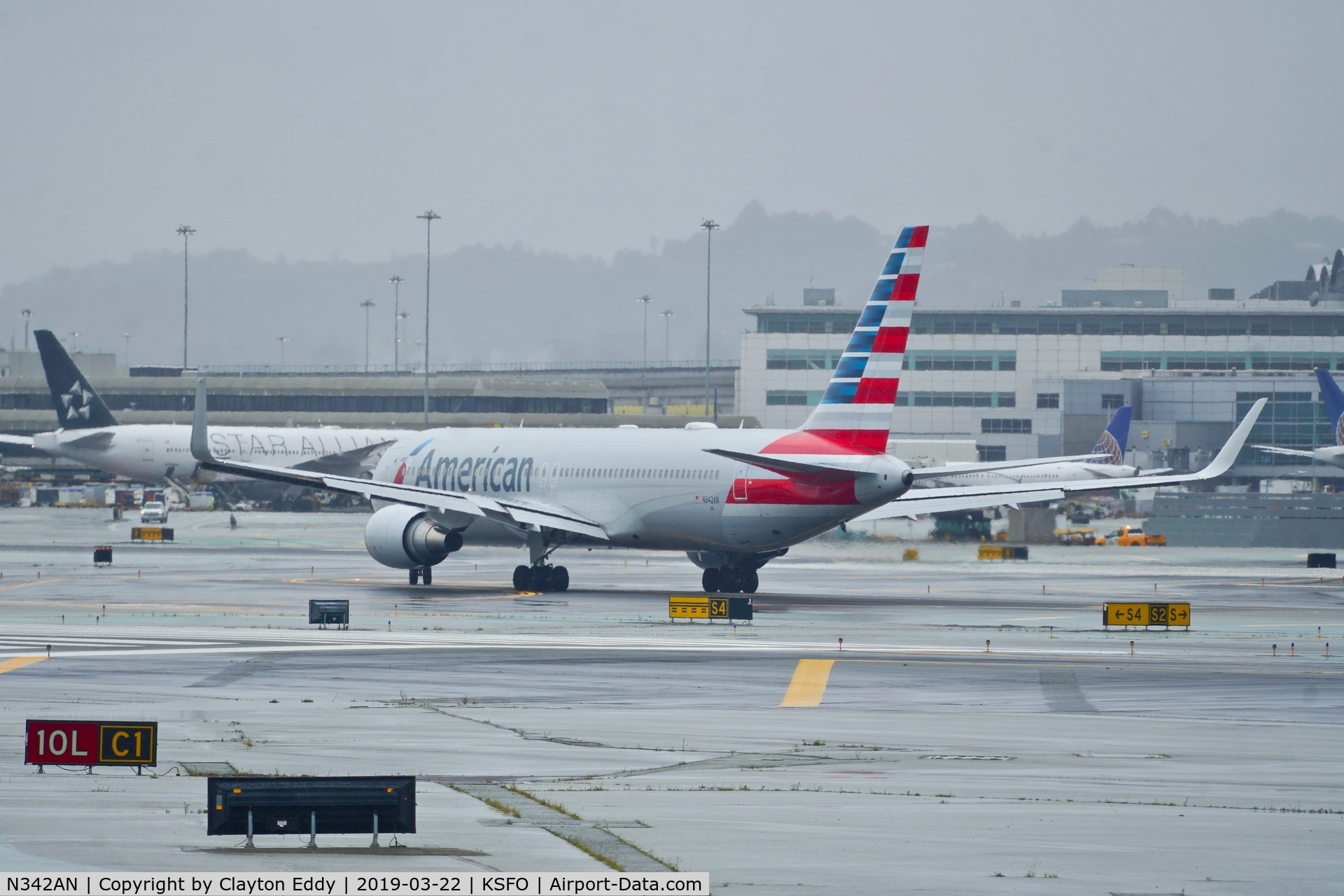 N342AN, 2002 Boeing 767-323ER C/N 33081, SFO 2019.