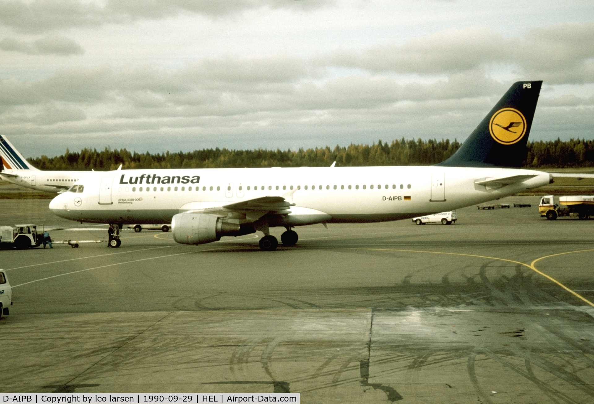 D-AIPB, 1989 Airbus A320-211 C/N 0070, Helsinki 29.9.1990