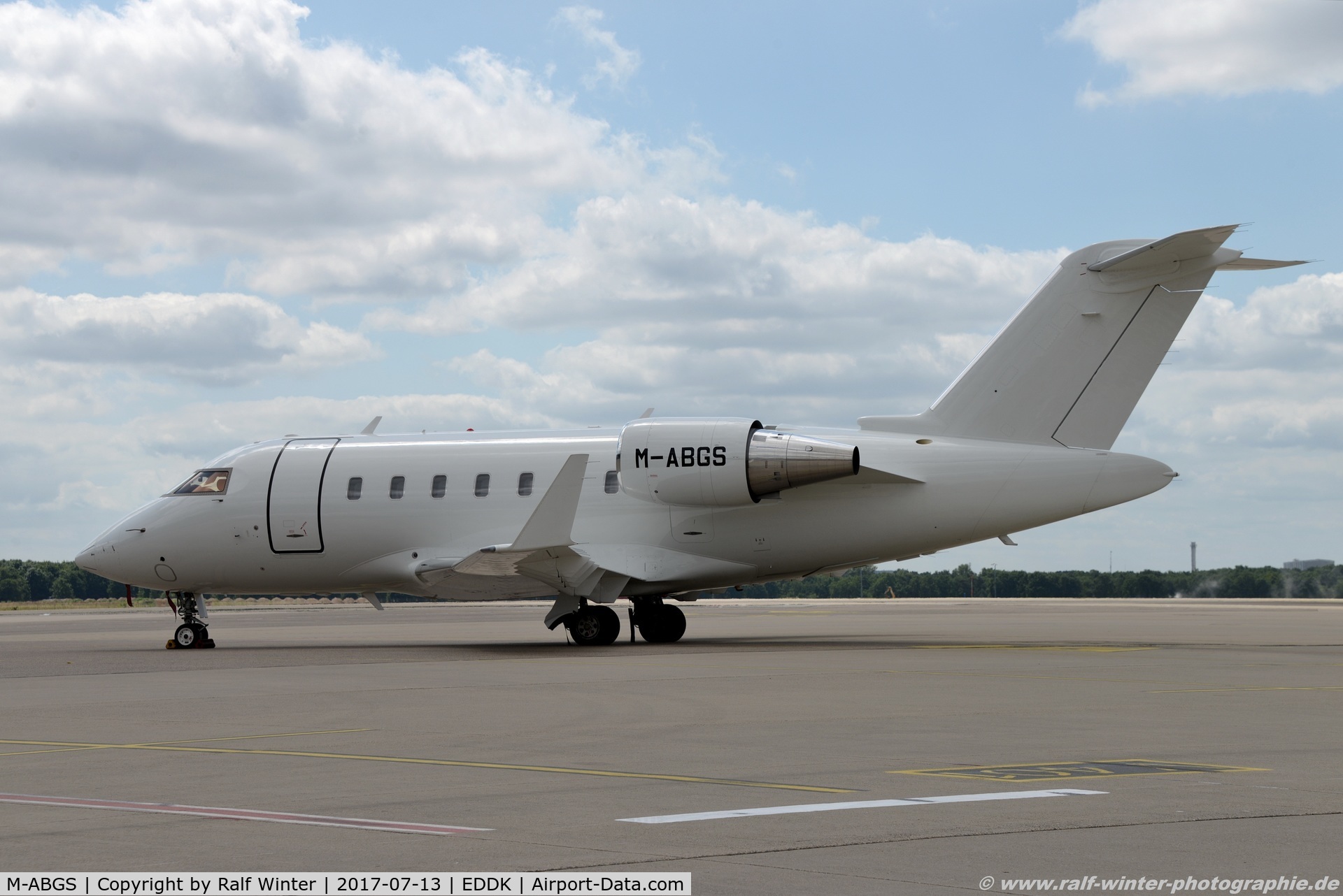 M-ABGS, 2013 Bombardier Challenger 605 (CL-600-2B16) C/N 5932, Bombardier CL-600-2B16 Challenger 605 - Viking Travel Services - 5932 - M-ABGS - 13.07.2017 - CGN