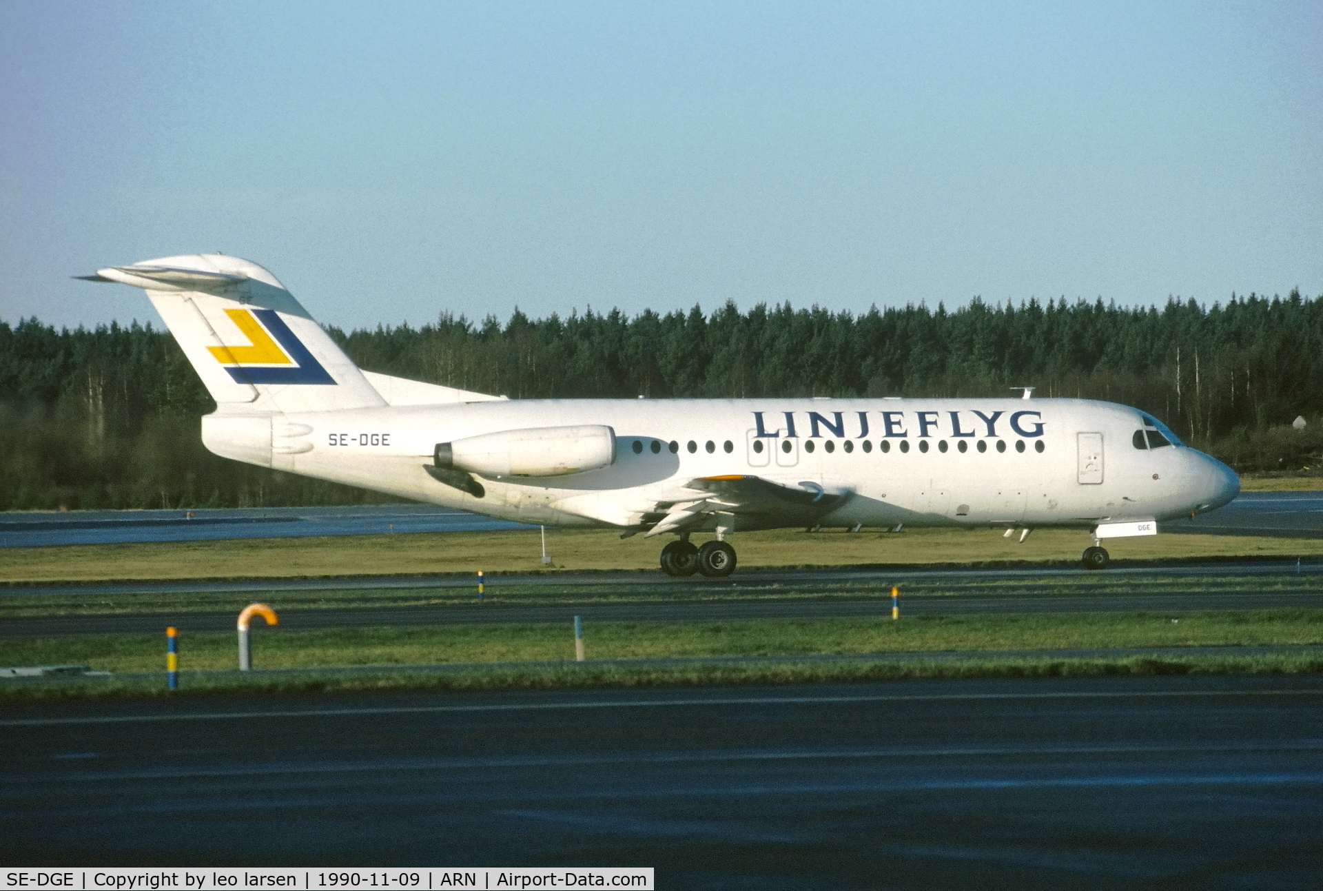 SE-DGE, 1976 Fokker F-28-4000 Fellowship C/N 11112, Stockholm Arlanda 9.11.1990