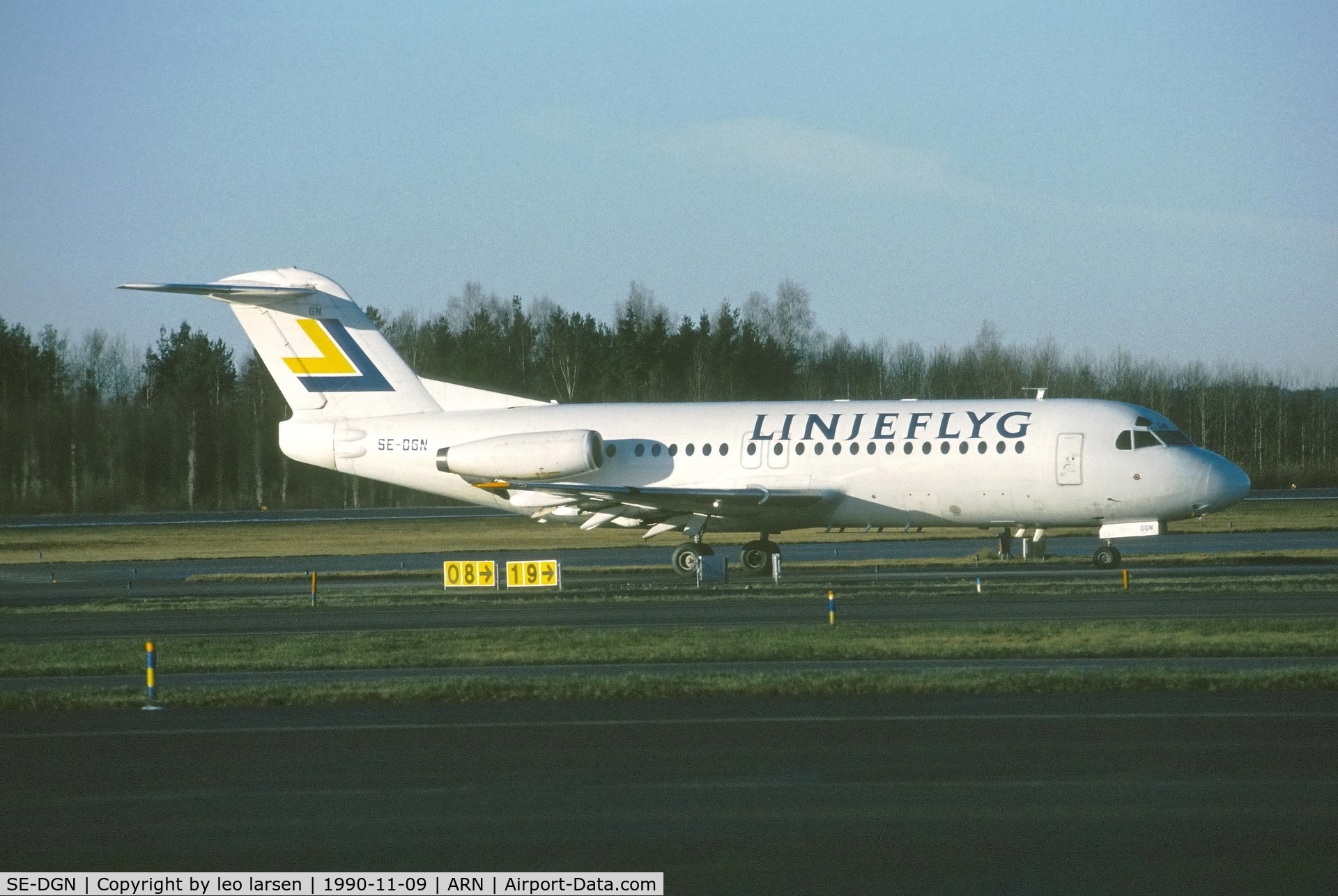 SE-DGN, 1978 Fokker F-28-4000 Fellowship C/N 11130, Stockholm Arlanda 9.11.1990