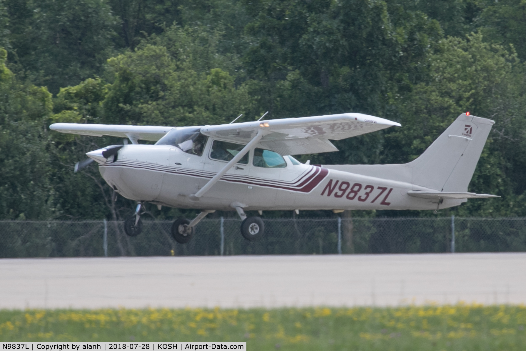 N9837L, 1986 Cessna 172P C/N 17276629, Arriving at AirVenture 2018