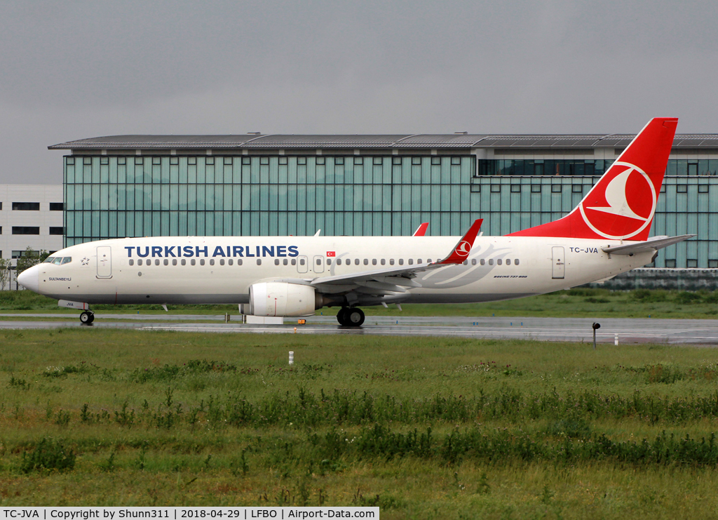 TC-JVA, 2014 Boeing 737-8F2 C/N 40988, Ready for take off from rwy 32R
