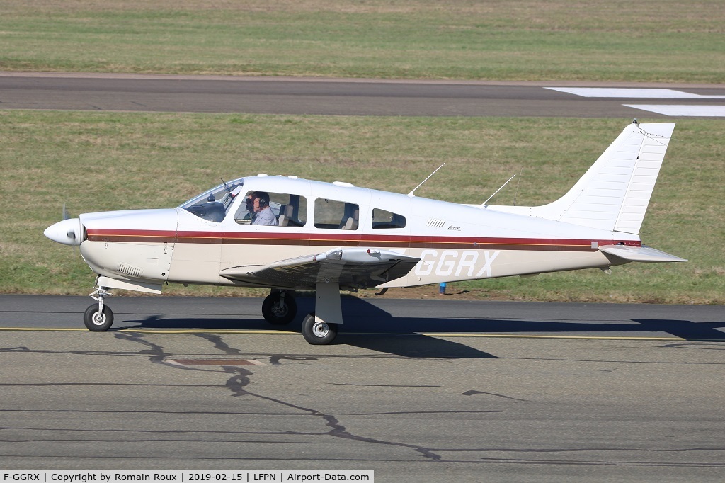 F-GGRX, Piper PA-28R-201 Cherokee Arrow III C/N 2837035, Taxiing