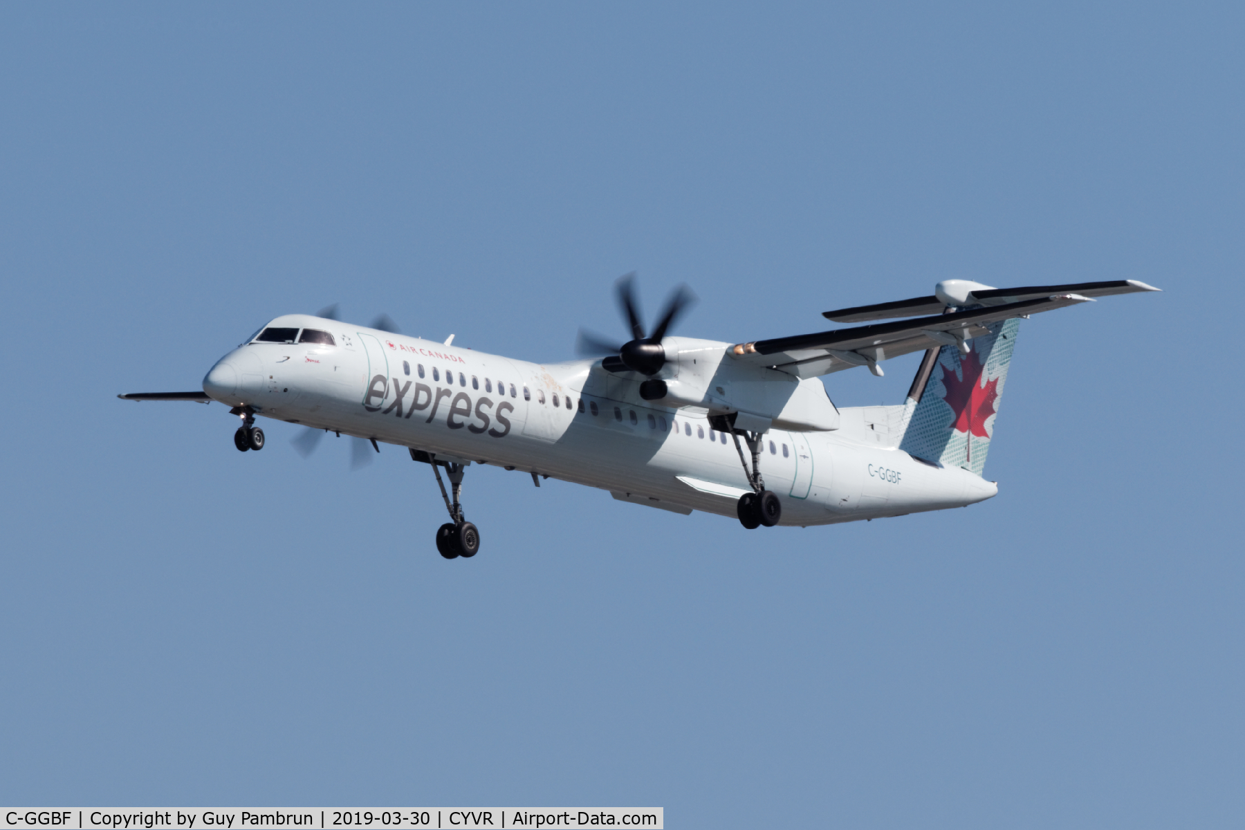 C-GGBF, 2012 De Havilland DHC-8-402 C/N 4433, Landing