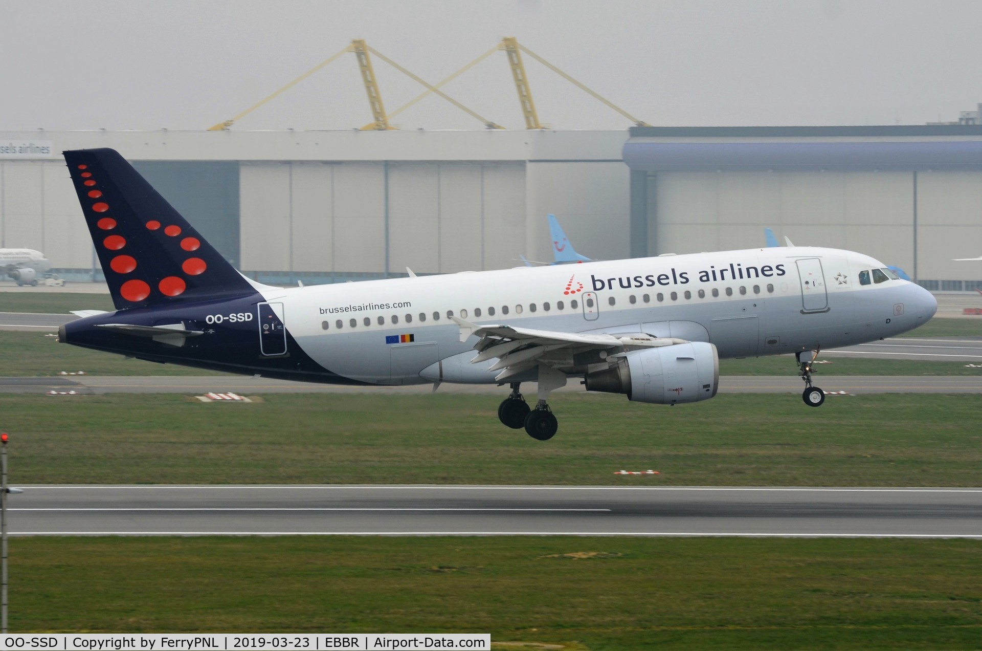 OO-SSD, 1999 Airbus A319-112 C/N 1102, Brussels A319 arriving at its base