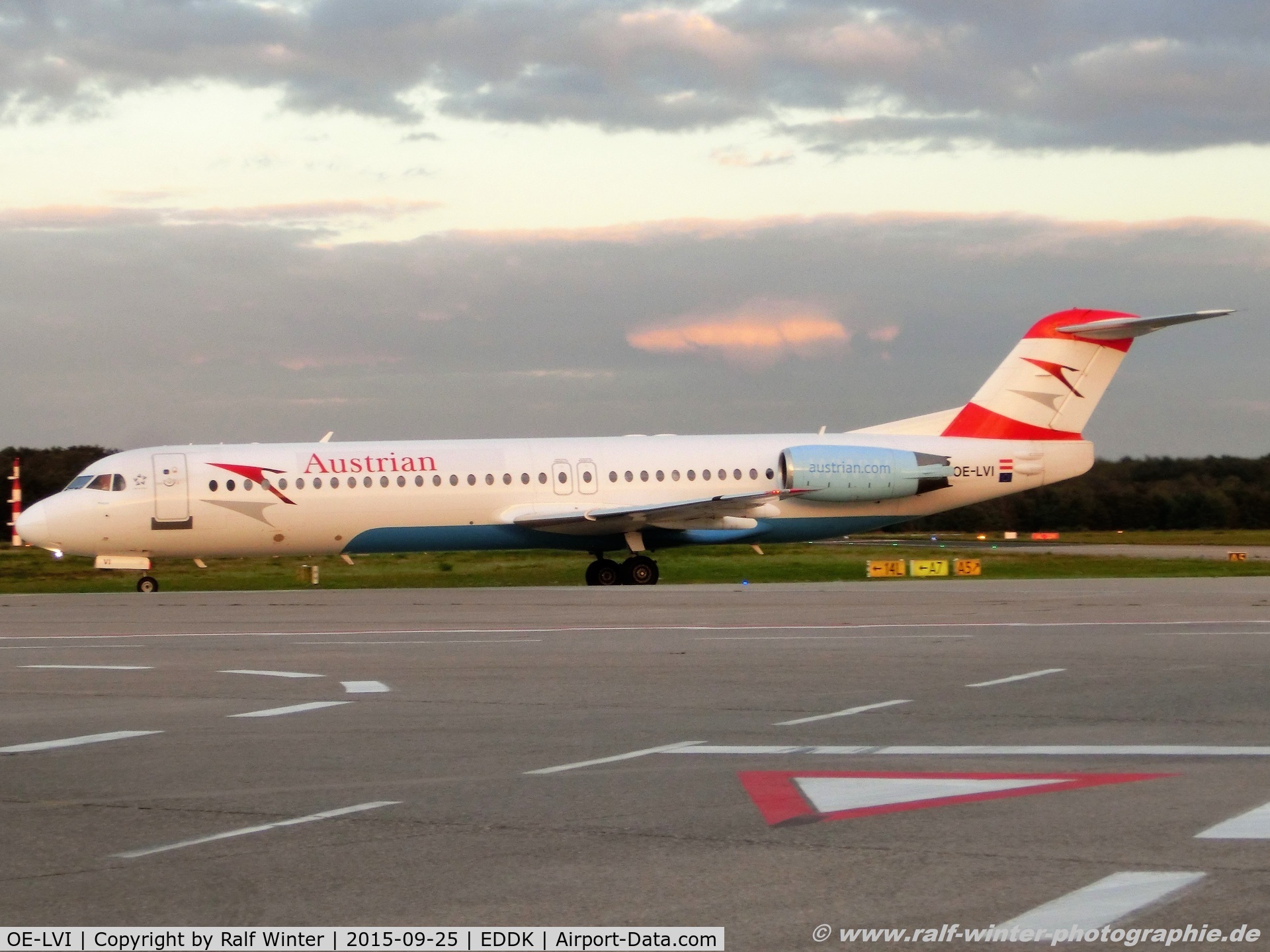 OE-LVI, 1993 Fokker 100 (F-28-0100) C/N 11468, Fokker 100 F28-0100 - OS AUA Austrian Airlines 'Prague' - 11468 - OE-LVI - 25.09.2015 - CGN