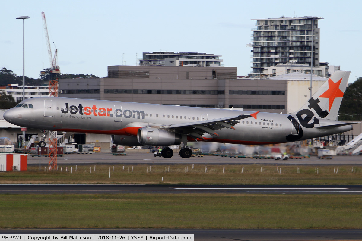 VH-VWT, Airbus A321-231 C/N 3717, in for 16R