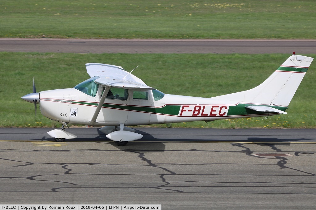 F-BLEC, 1963 Cessna 182F Skylane C/N 18254872, Taxiing