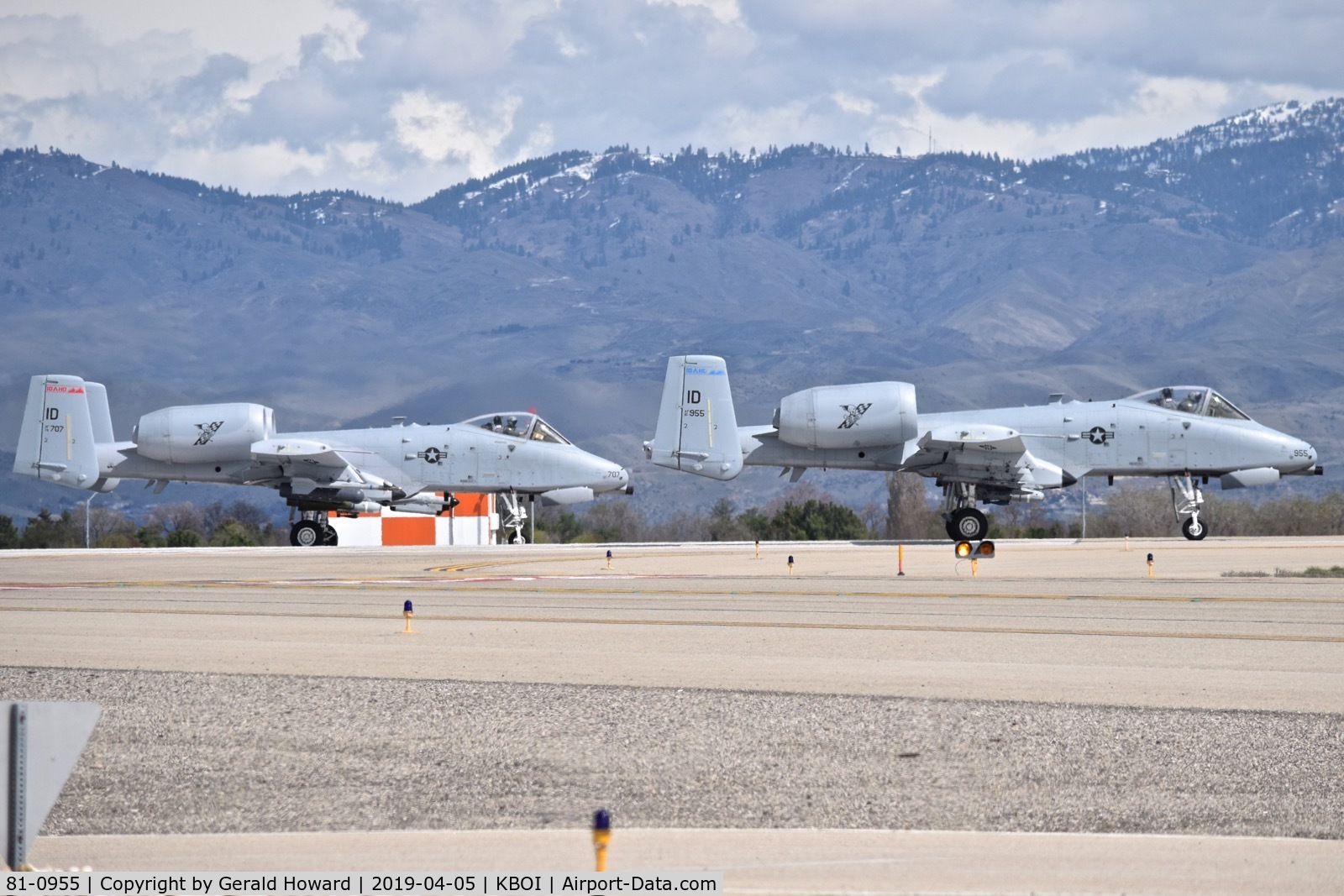 81-0955, 1981 Fairchild Republic A-10C Thunderbolt II C/N A10-0650, On RWY 10R along with 78-0707 awaiting take off clearance.  190th Fighter Sq., 124th Fighter Wing, Idaho ANG.