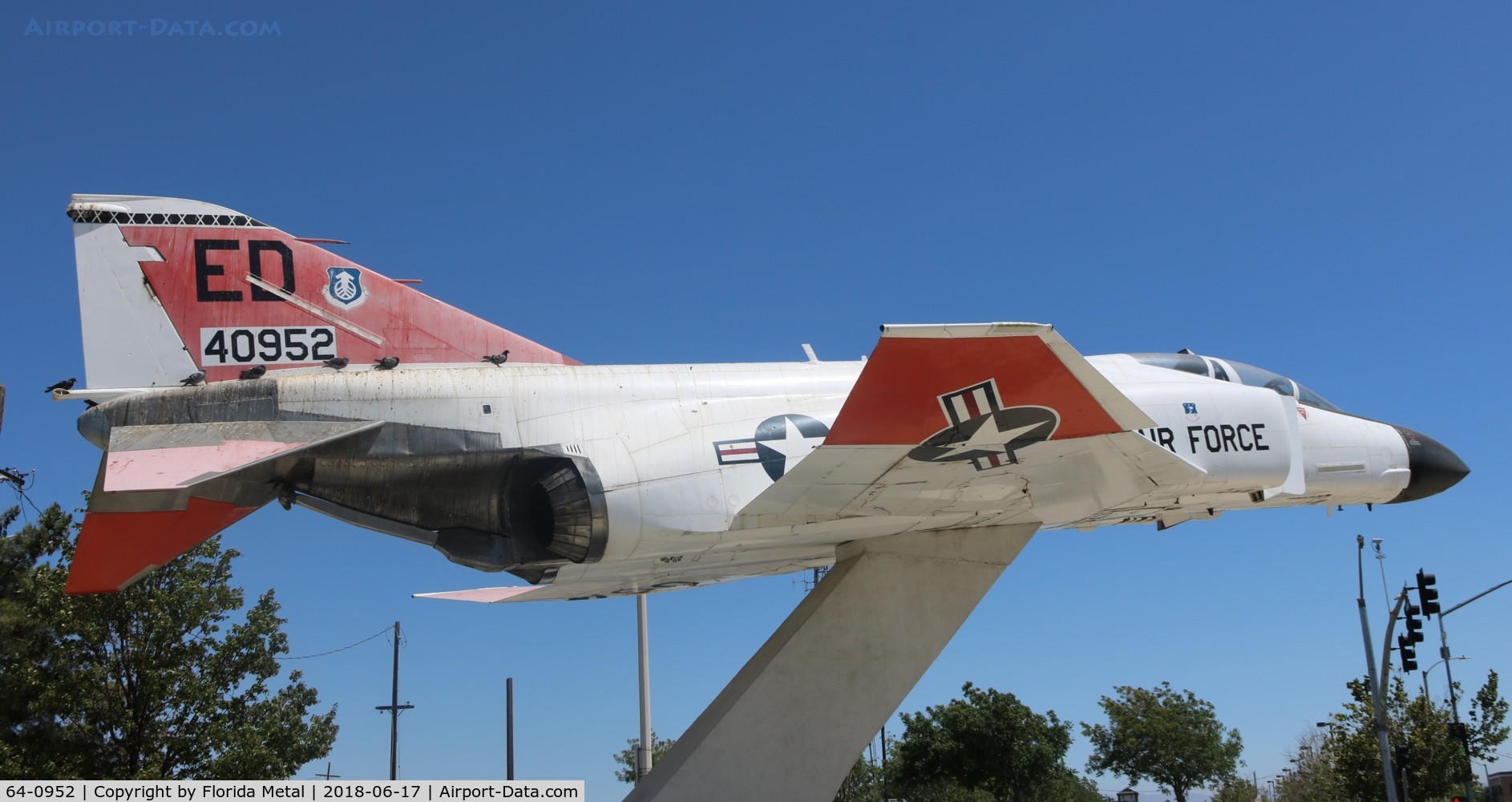 64-0952, 1964 McDonnell F-4D Phantom II C/N 1364, F-4D Gate Guard Lancaster CA