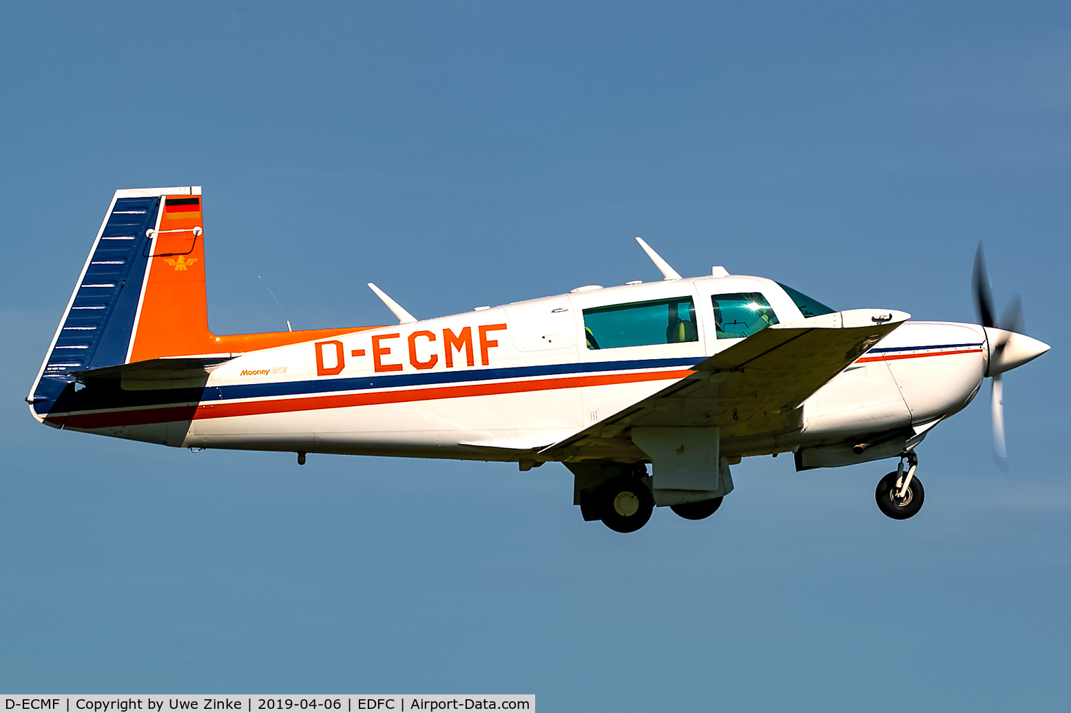 D-ECMF, Mooney M20J 201 C/N 24-1011, low pass over EDFC