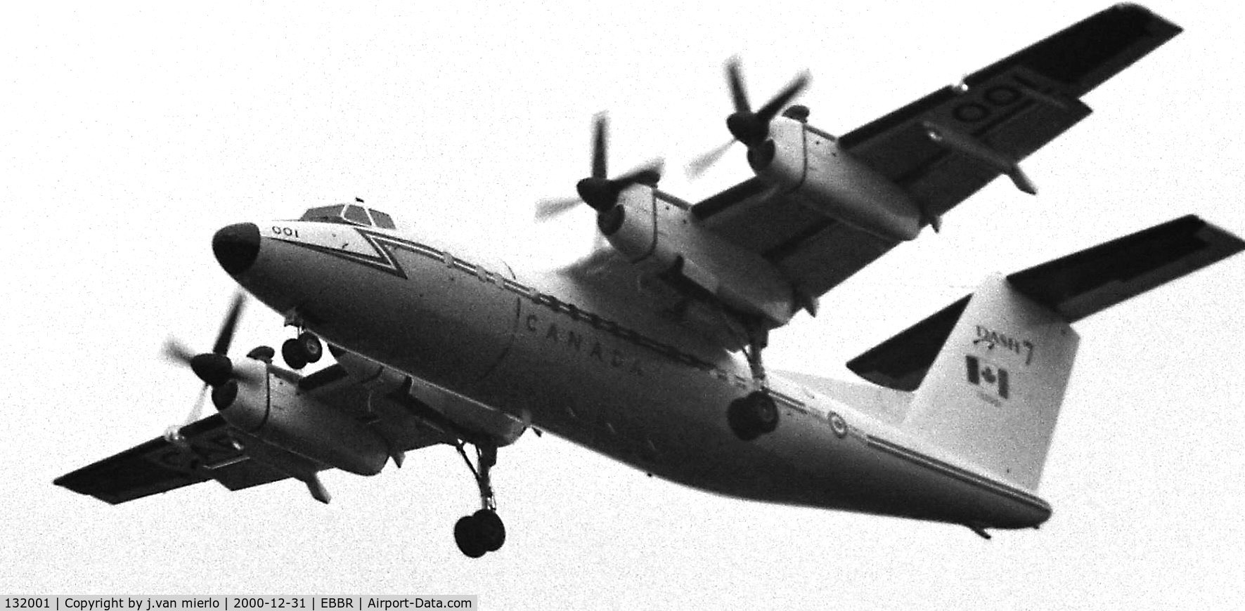 132001, 1979 De Havilland Canada CC-132 Dash 7 (DHC-7) C/N 8, Landing at Brussels 25R '80s