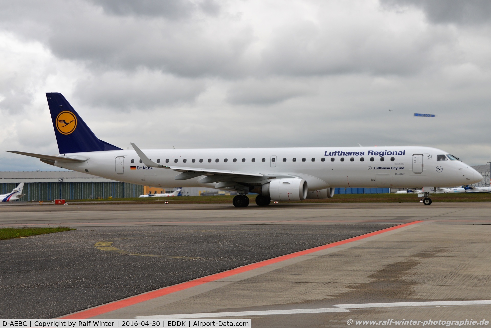 D-AEBC, 2009 Embraer 195LR (ERJ-190-200LR) C/N 19000320, Embraer ERJ-195LR 190-200LR - CL CLH Lufthansa Cityline 'Oberstdorf' - 19000320 - D-AEBC - 30.04.2016 - CGN