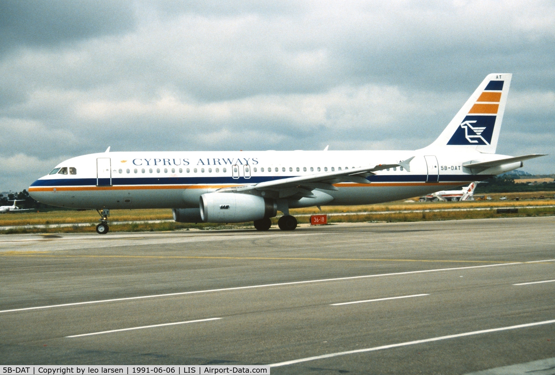5B-DAT, 1988 Airbus A320-231 C/N 028, Lisbon 6.6.1991