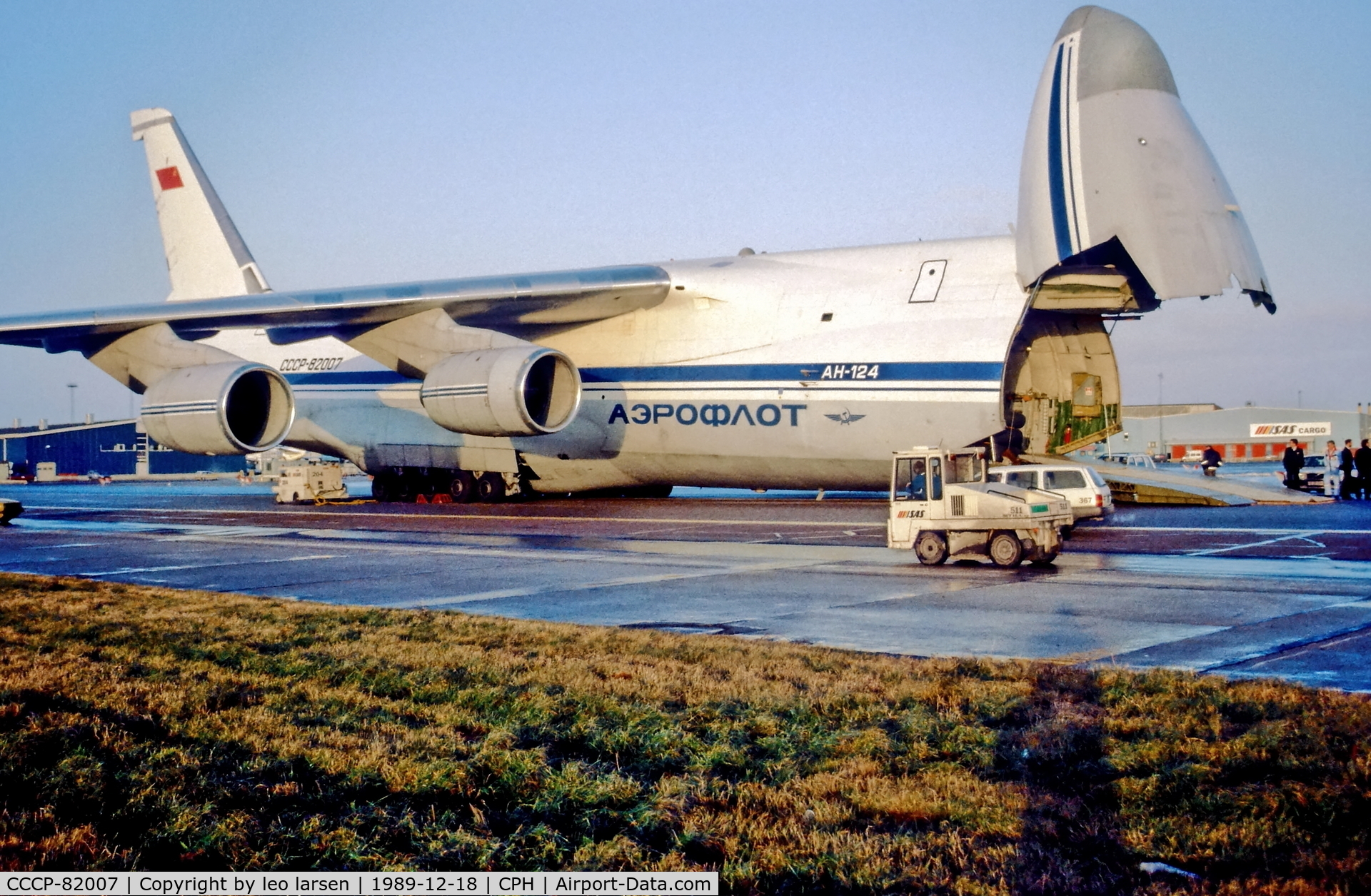 CCCP-82007, 1988 Antonov An-124-100 Ruslan C/N 19530501005, Copenhagen 18.12.1989