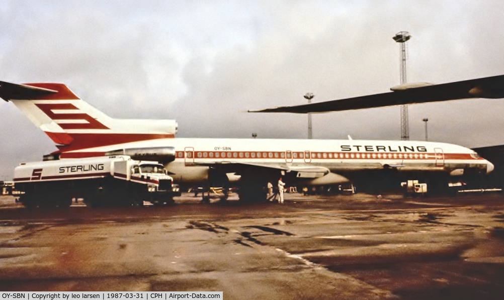 OY-SBN, 1981 Boeing 727-2B7 C/N 22163, Copenhagen 31.3.1987 with Sterling Fuel-truck