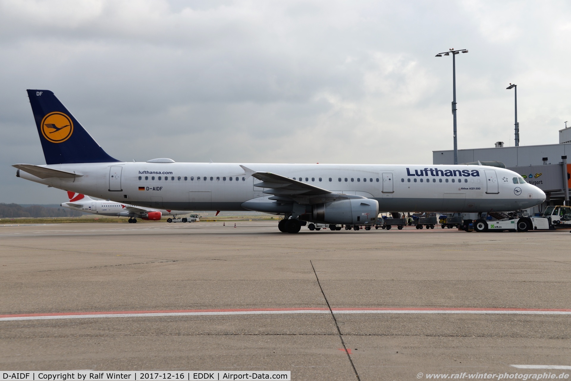 D-AIDF, 2011 Airbus A321-231 C/N 4626, Airbus A321-231 - LH DLH Lufthansa - 4626 - D-AIDF - 16.12.2017 - CGN