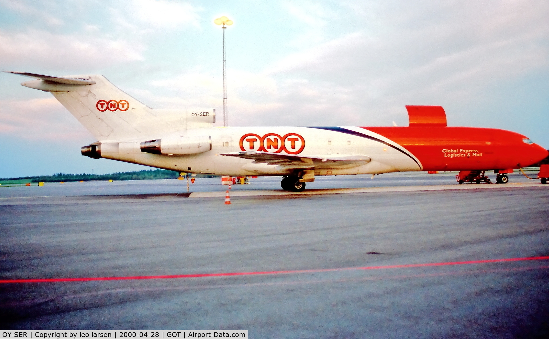 OY-SER, 1973 Boeing 727-232(F) C/N 20639, Göteborg 28.4.2000