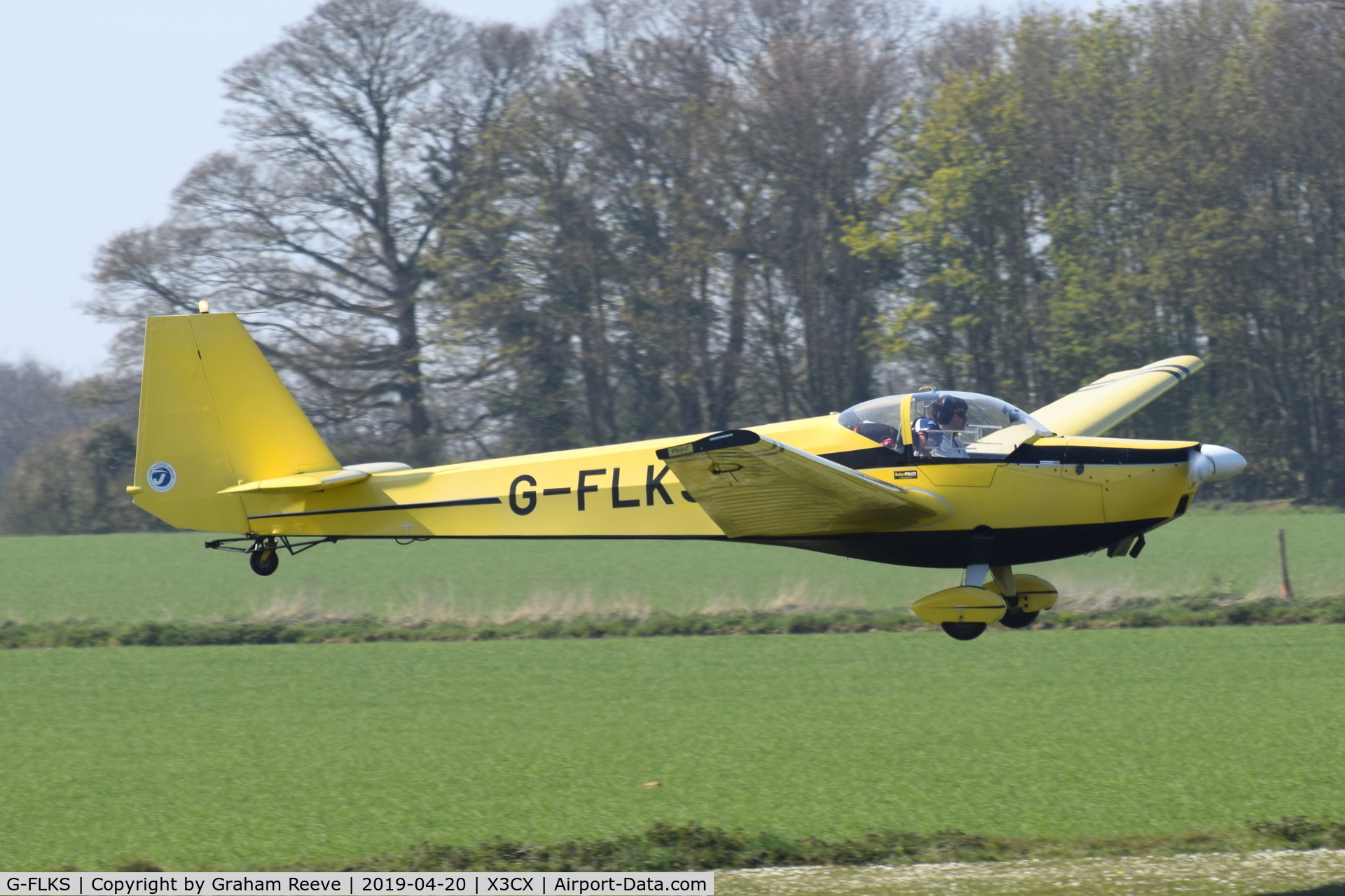 G-FLKS, 2000 Scheibe SF-25C Falke C/N 44662, Departing from Northrepps.