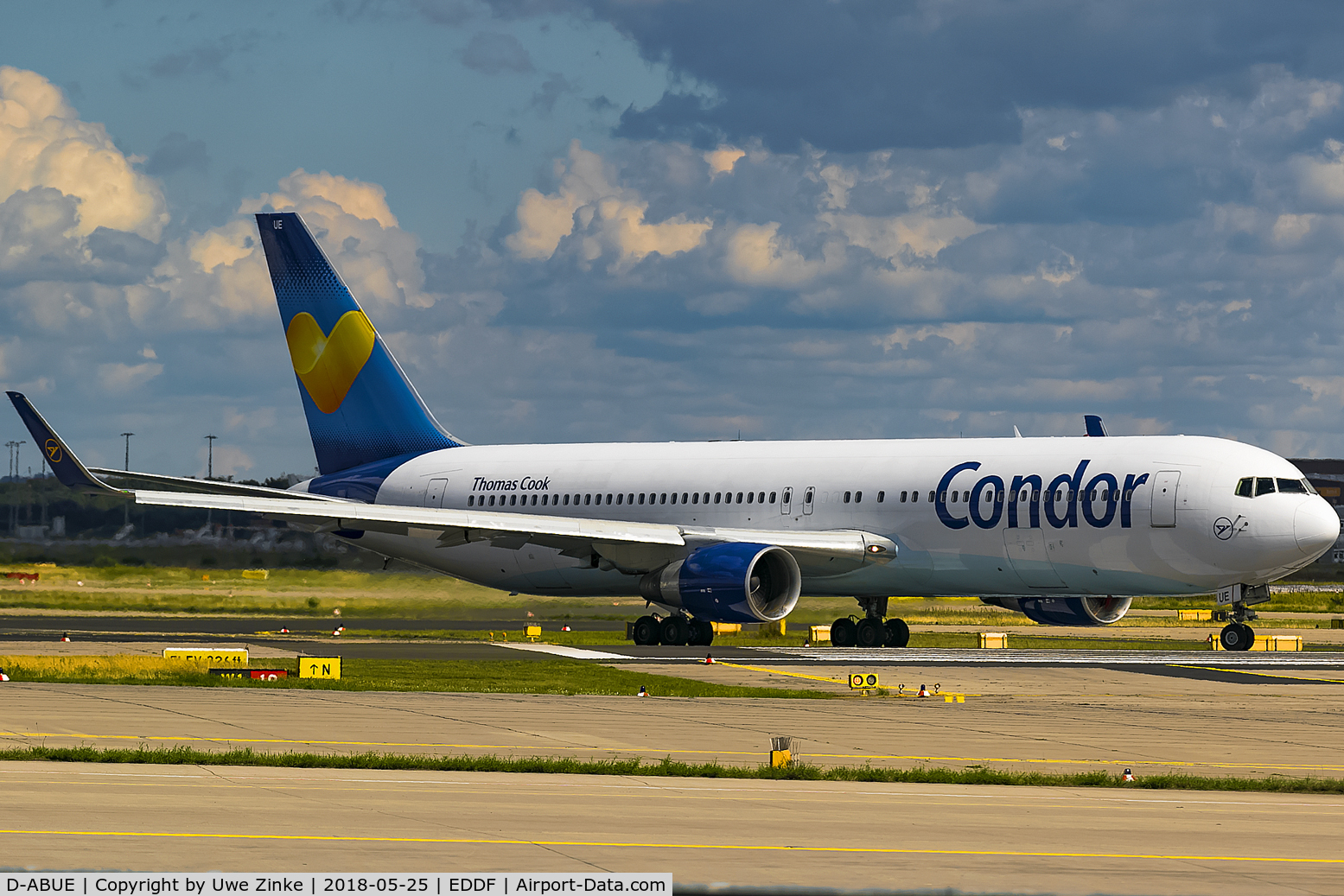 D-ABUE, 1993 Boeing 767-330/ER C/N 26984, Runway 18