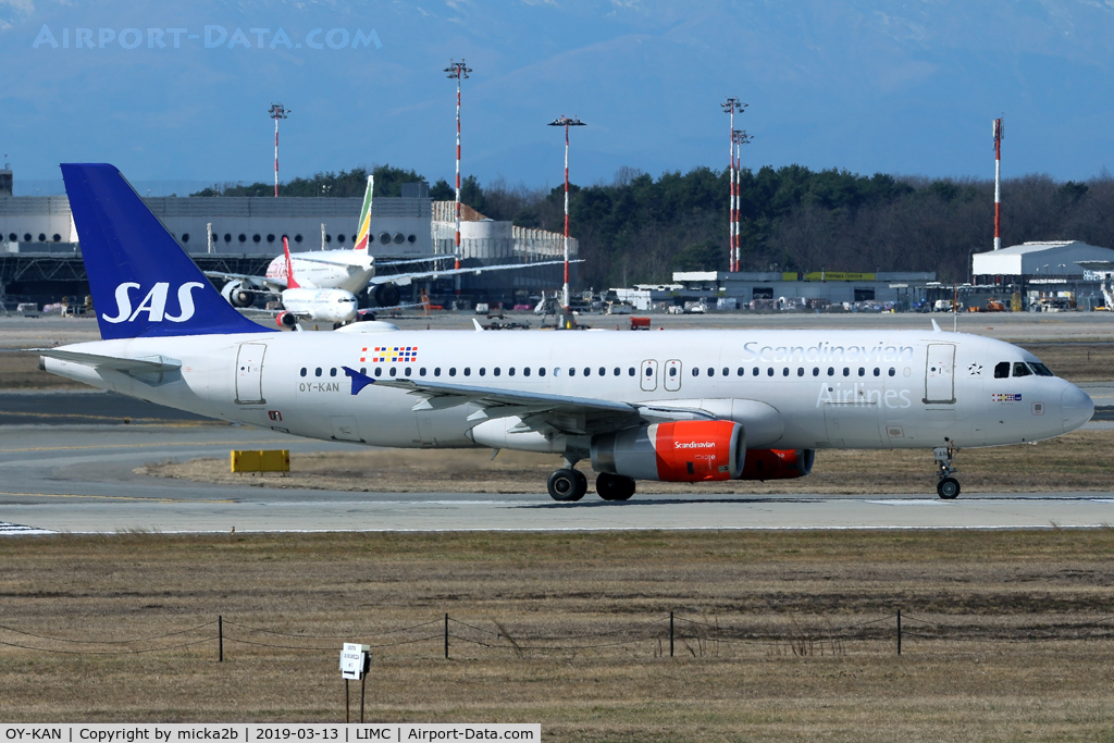 OY-KAN, 2006 Airbus A320-232 C/N 2958, Taxiing