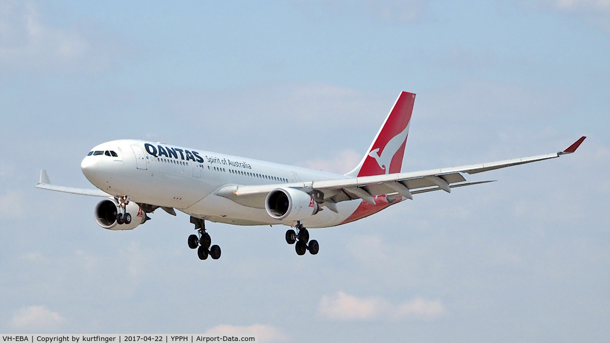 VH-EBA, 2002 Airbus A330-201 C/N 0508, Airbus A330 Qantas VH-EBA Perth Int'l 220417
