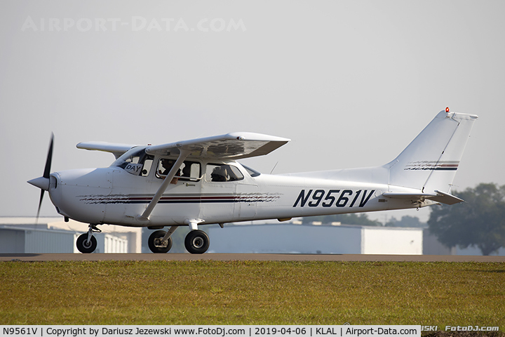 N9561V, 1998 Cessna 172R C/N 17280497, Cessna 172R Skyhawk  C/N 17280497, N9561V