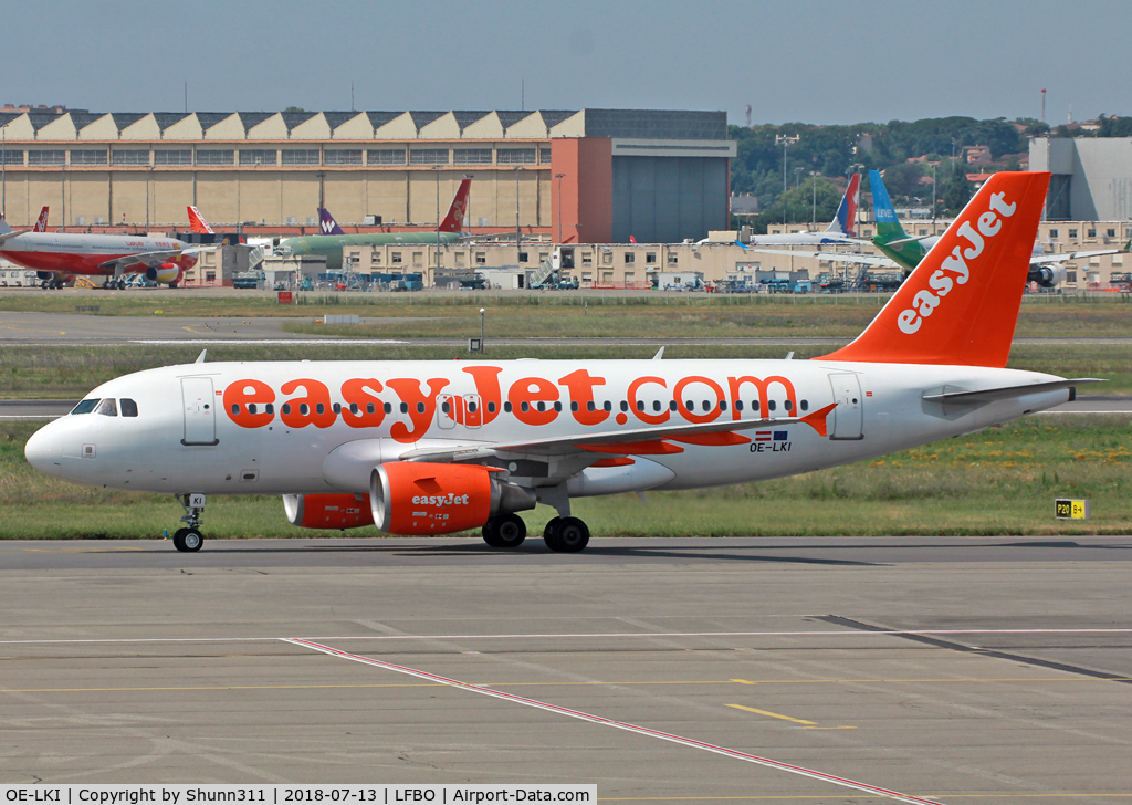 OE-LKI, 2006 Airbus A319-111 C/N 2829, Taxiing to the gate...