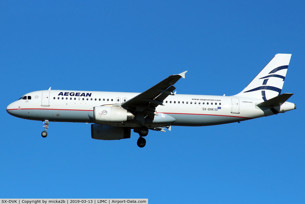 SX-DVK, 2008 Airbus A320-232 C/N 3392, Landing