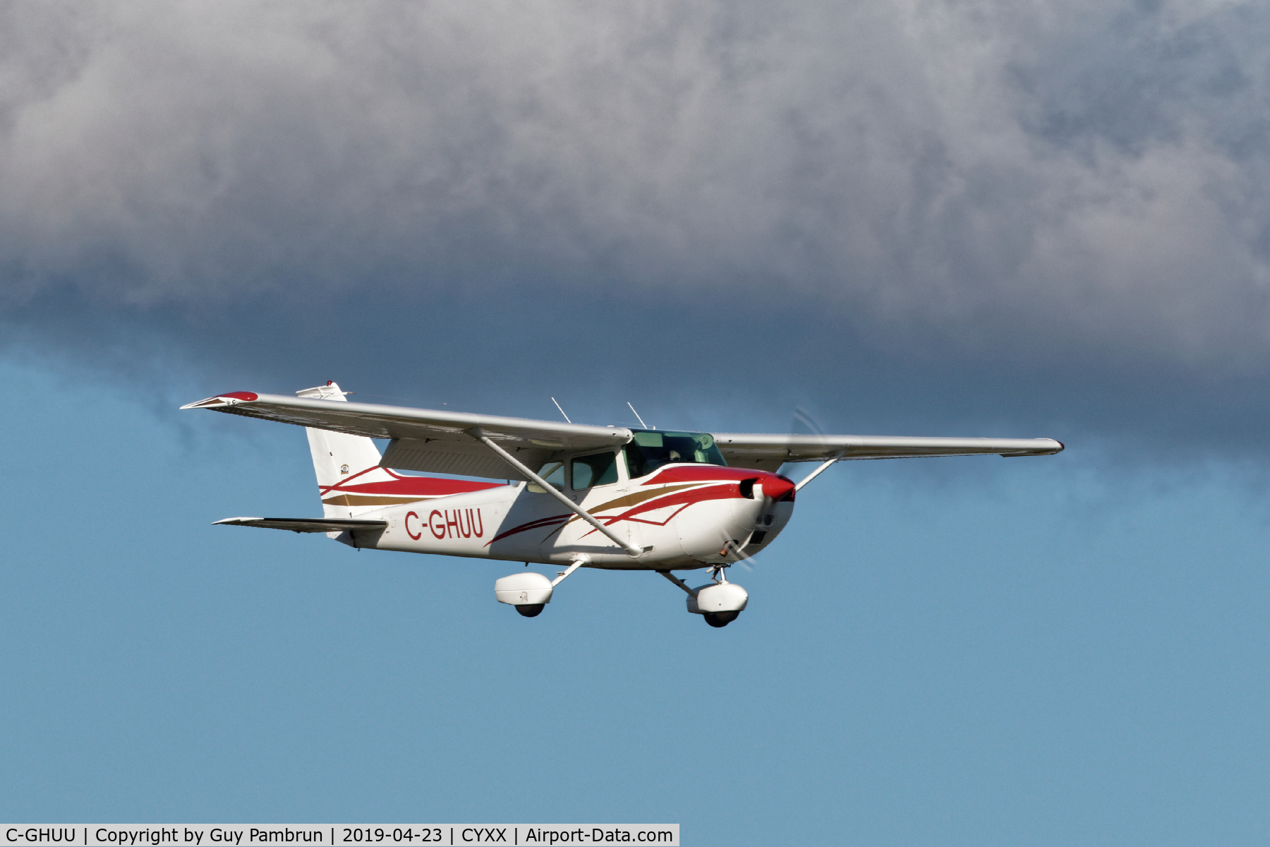 C-GHUU, 1975 Cessna 172M C/N 17264123, Landing