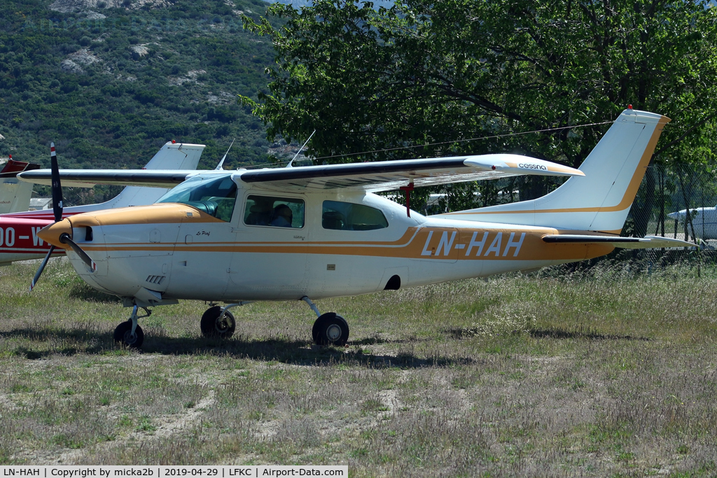 LN-HAH, Cessna 210L Centurion C/N 210-60751, Parked