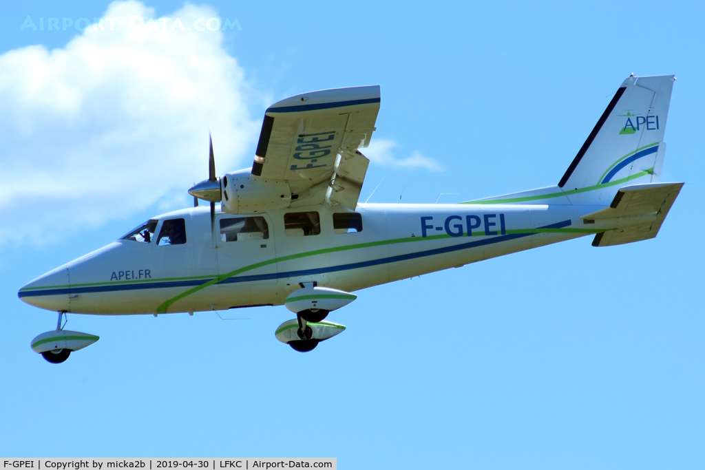 F-GPEI, 2000 Vulcanair P-68C C/N 402, Landing. New colours