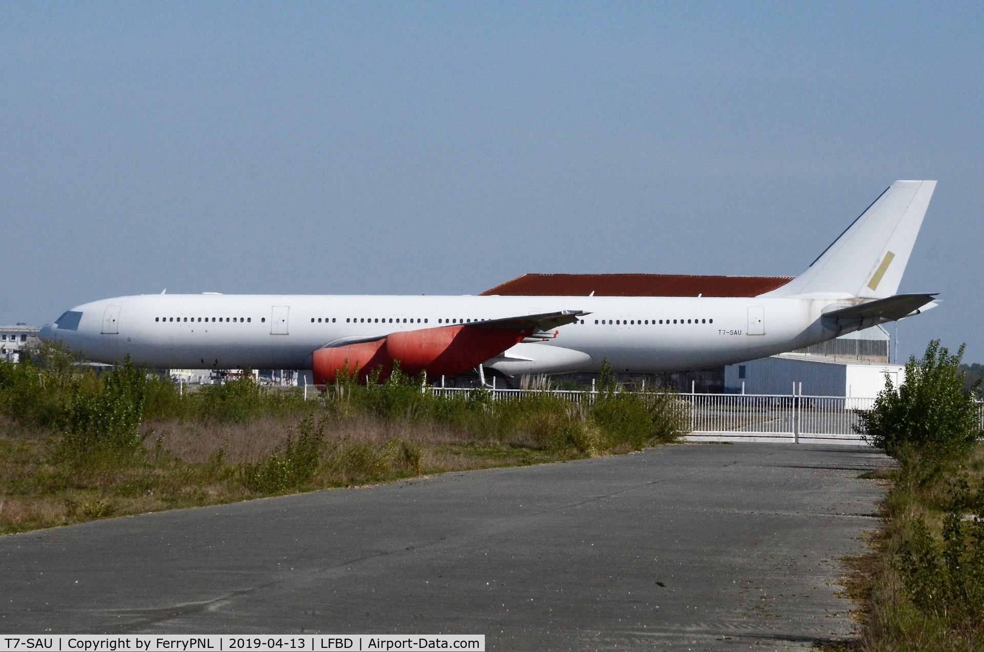 T7-SAU, 2004 Airbus A340-541 C/N 563, Stored in BOD is this former SQ (9V-SGE) A345.
