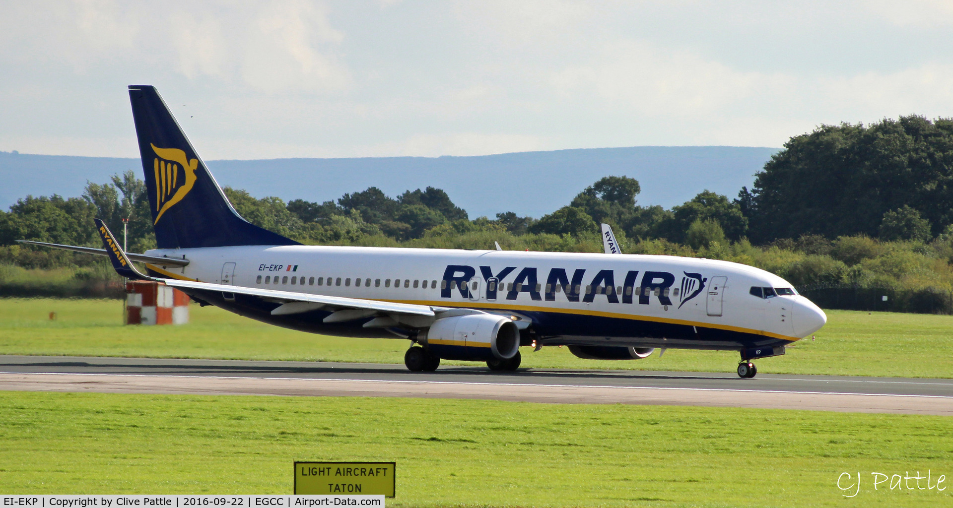 EI-EKP, 2010 Boeing 737-8AS C/N 35028, @ EGCC