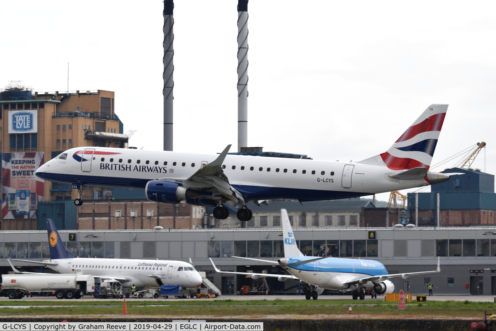 G-LCYS, 2014 Embraer 190SR (ERJ-190-100SR) C/N 19000663, Landing at London City Airport.