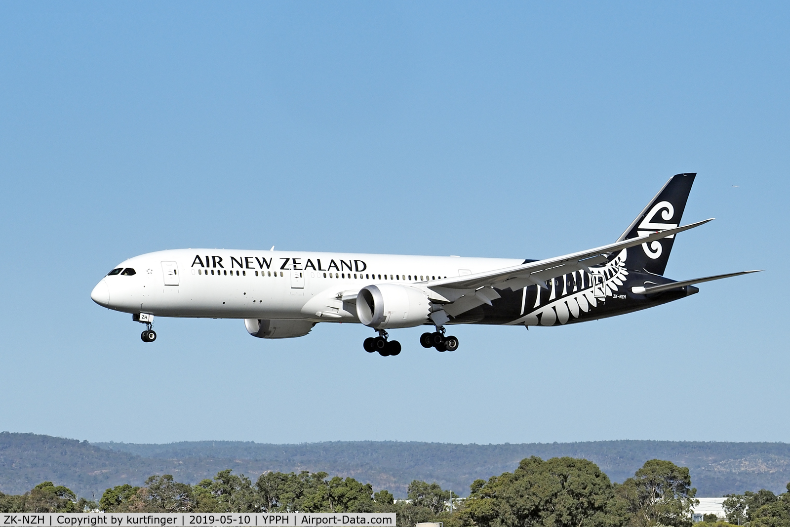 ZK-NZH, 2015 Boeing 787-9 Dreamliner Dreamliner C/N 36964, 16 Boeing 787-9. Air New Zealand ZK-NZH, final runway 03 YPPH 100519