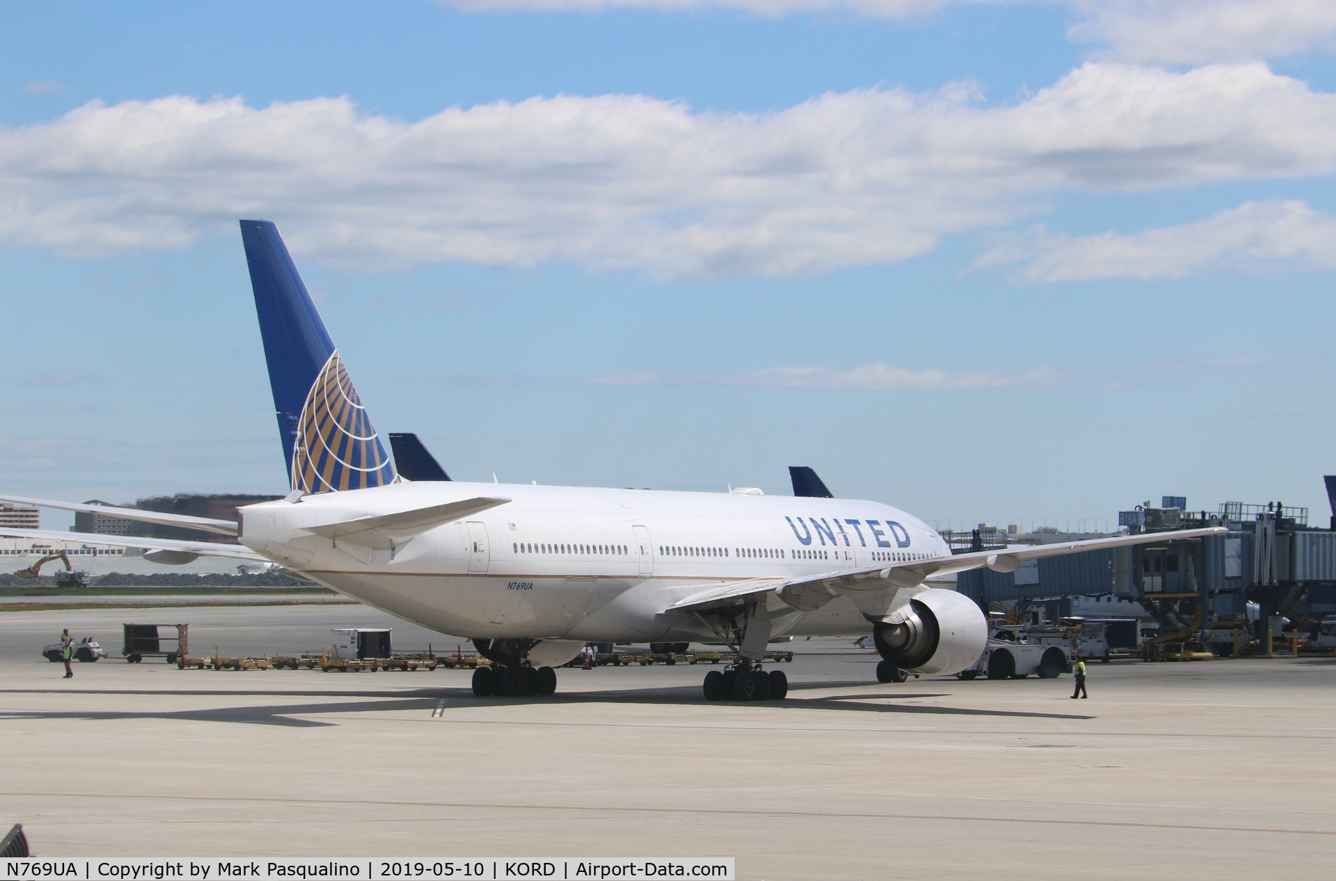 N769UA, 1995 Boeing 777-222 C/N 26921, Boeing 777-222