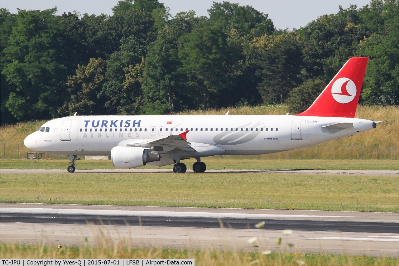 TC-JPU, 2009 Airbus A320-214 C/N 3896, Airbus A320-214, Taxiing to holding point rwy 15, Bâle-Mulhouse-Fribourg airport (LFSB-BSL)