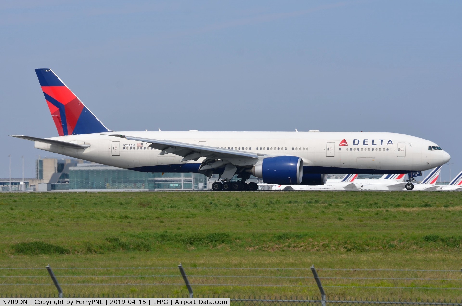 N709DN, 2010 Boeing 777-232/LR C/N 40559, Arrival of Delta B772