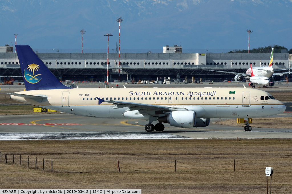 HZ-ASE, 2010 Airbus A320-214 C/N 4408, Taxiing