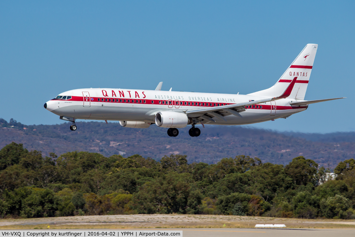 VH-VXQ, 2003 Boeing 737-838 C/N 33723, Boeing 737-838. Qantas VH-VXQ threshold runway 03, YPPH 02/04/16.