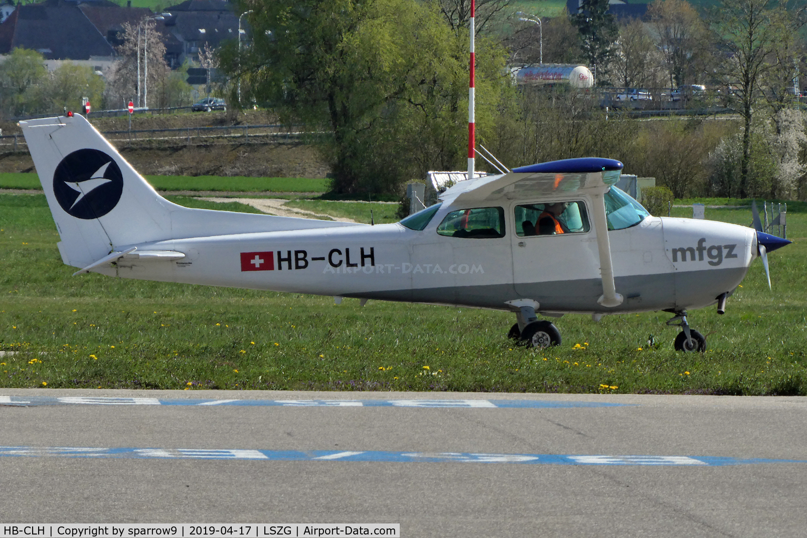 HB-CLH, 1981 Cessna 172P C/N 17274459, New paint-scheme. At Grenchen.