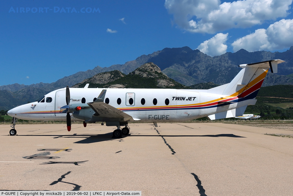 F-GUPE, 1996 Beech 1900D C/N UE-248, Parked