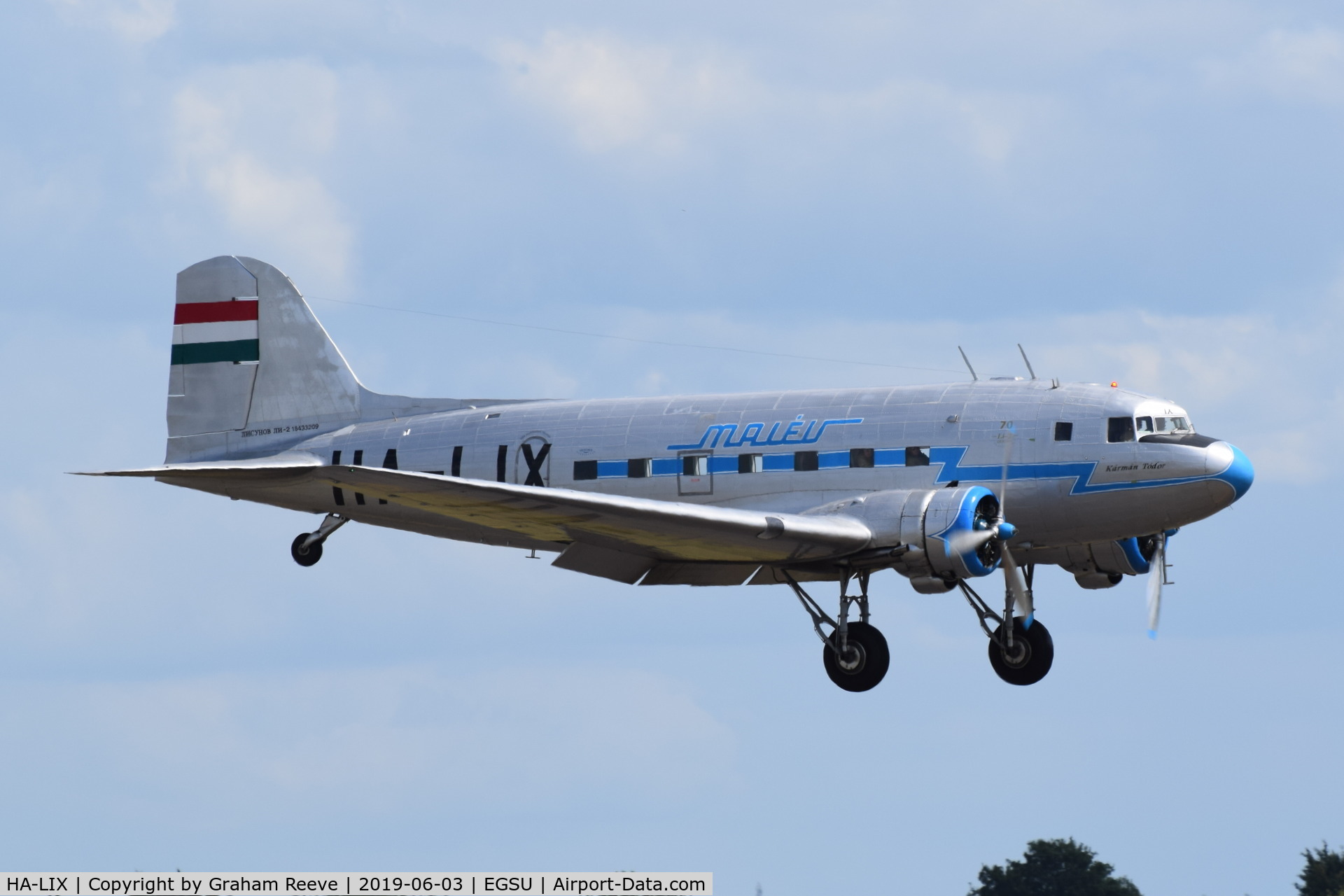 HA-LIX, 1949 Lisunov Li-2T Cab C/N 18433209, Landing at Duxford.