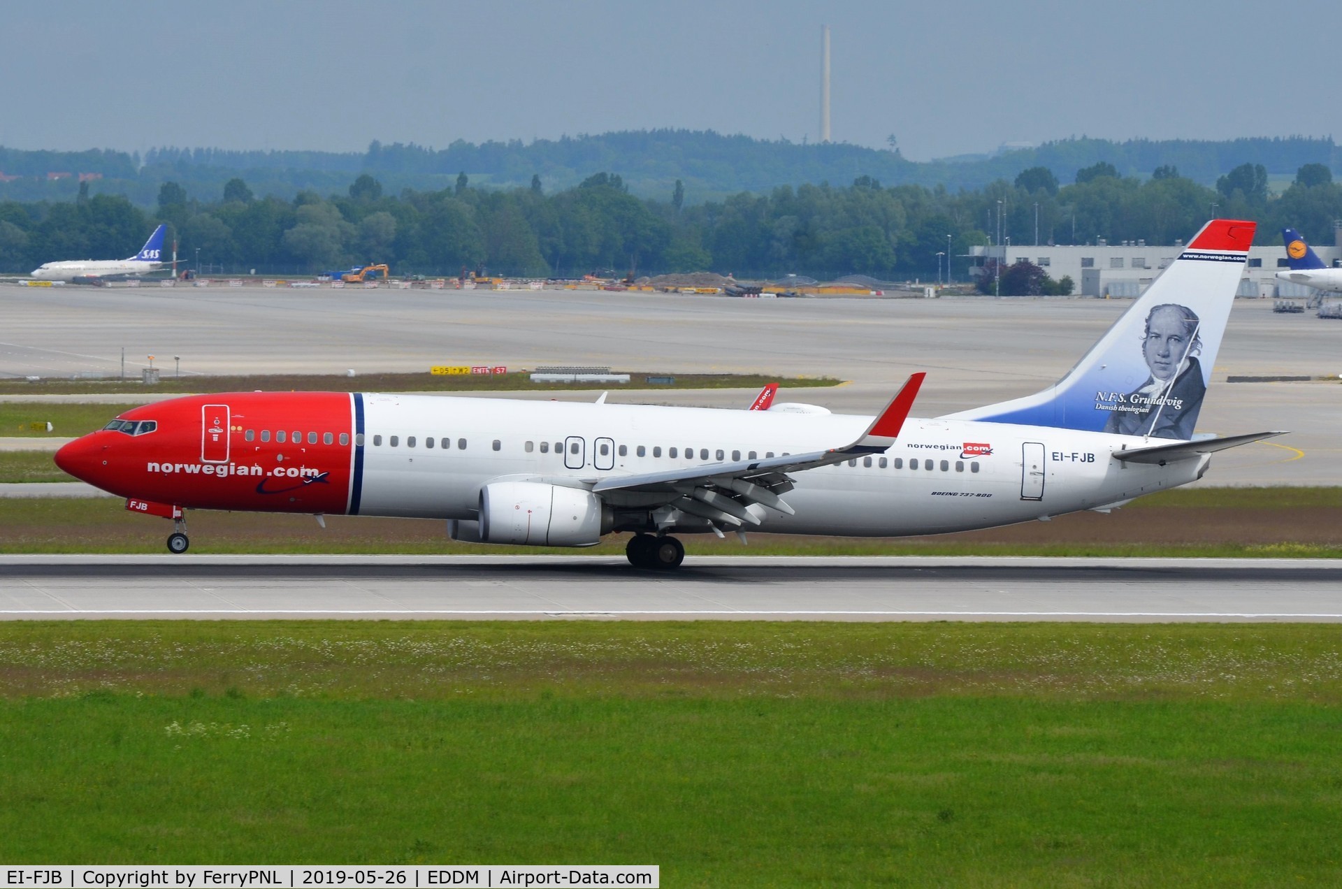 EI-FJB, 2015 Boeing 737-8JP C/N 42081, Norwegian B738 landing
