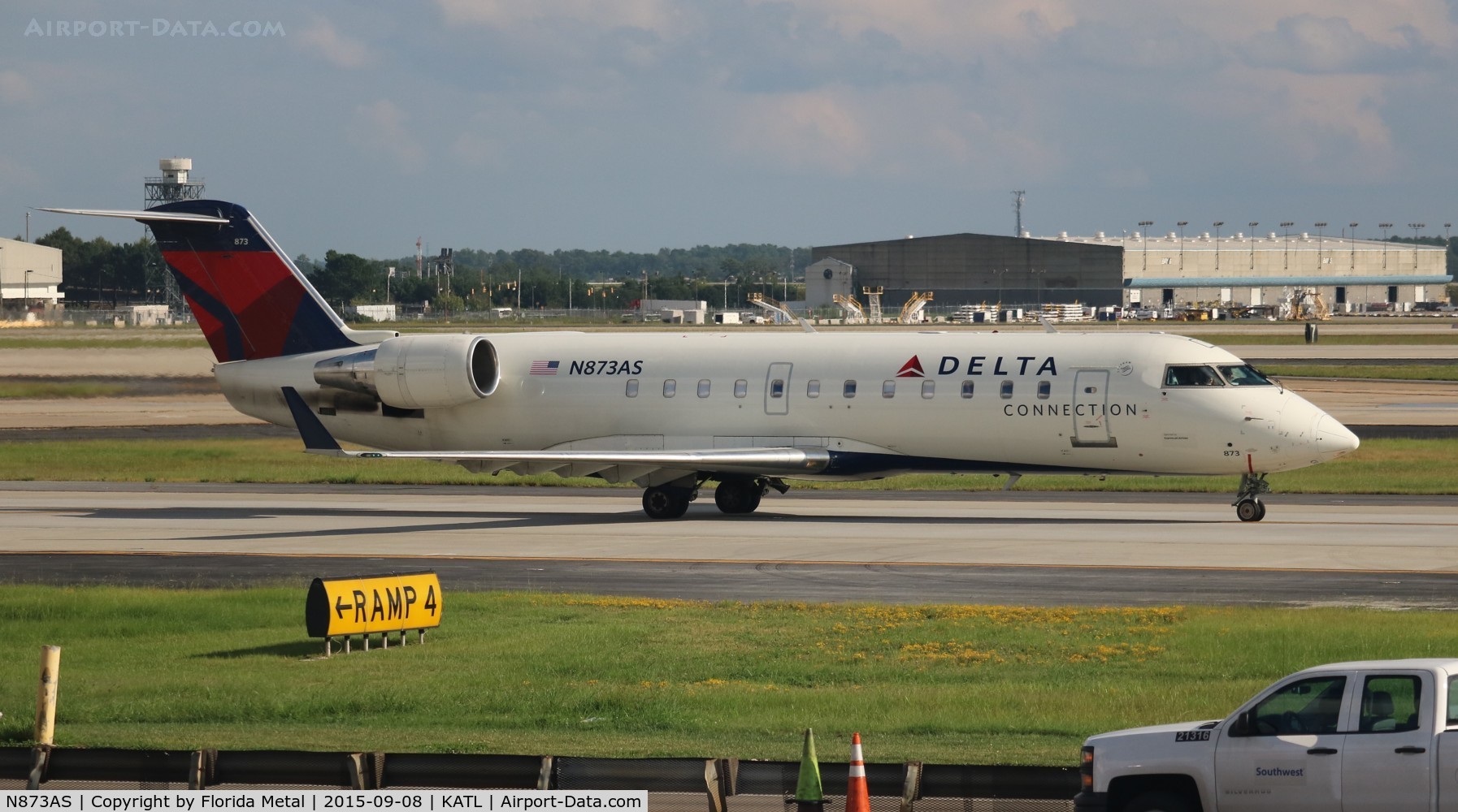 N873AS, 2001 Bombardier CRJ-200ER (CL-600-2B19) C/N 7549, Delta Connection