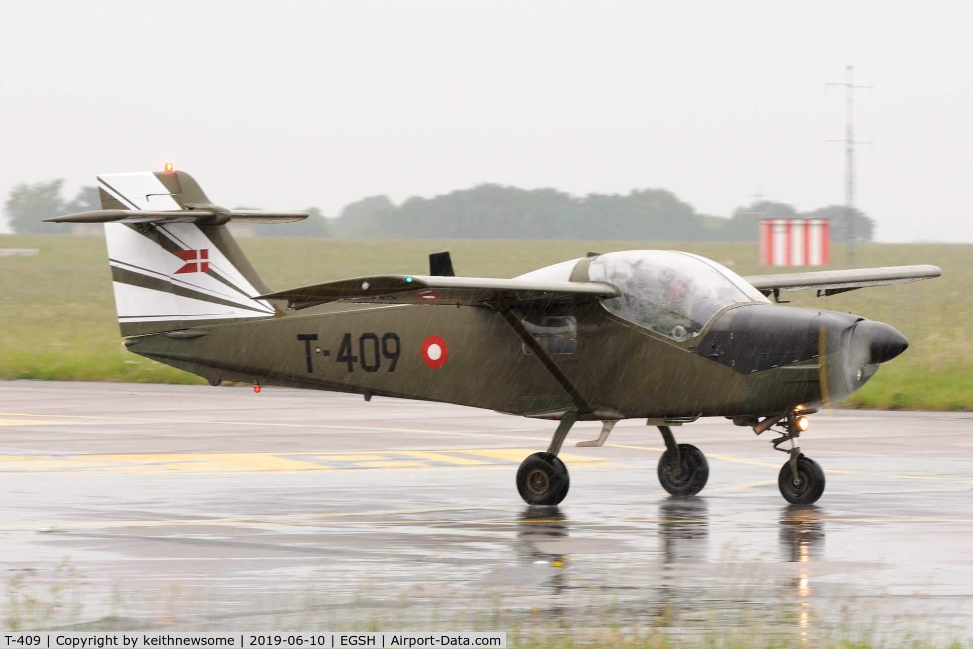T-409, Saab T-17 Supporter C/N 15-209, Leaving very wet Norwich.